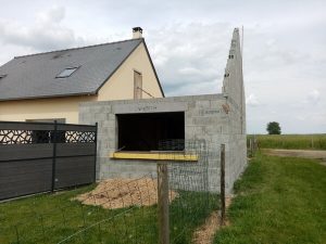 Réalisation d'une extension de maison par le maçon à Sautron Damien Brochard